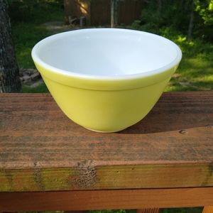 Yellow Pyrex Bowl #401 1 1/2 Pint Mixing Bowl